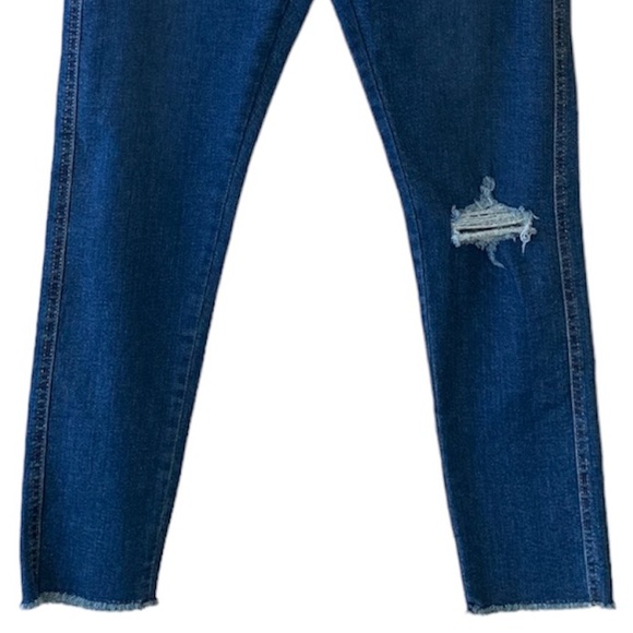 Levi’s High Rise Skinny Distressed Ripped Knee Raw Hem Signature Stretch Jeans 6 - Picture 6 of 16